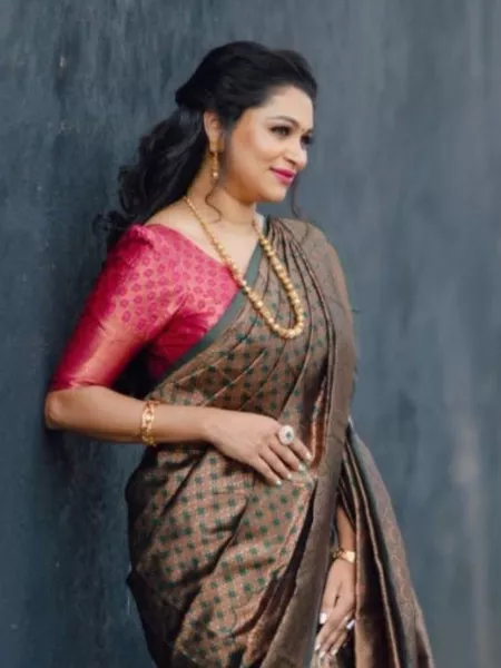 Dark Green Color Banarasi Silk Saree With Brocade Blouse and Zari Weaving Work